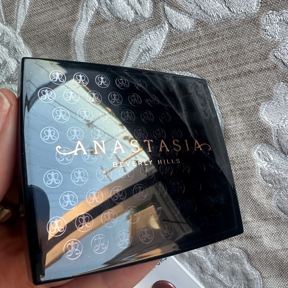 Designer makeup bundle - Picture 4 of 7